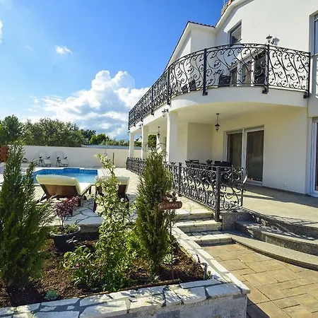 Mary Rose Lejlighed *