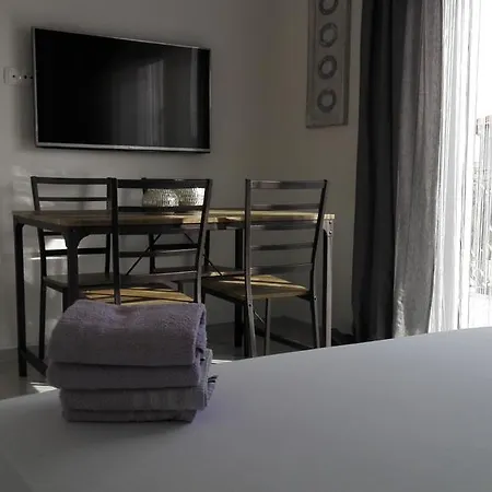 Mary Rose Apartment *