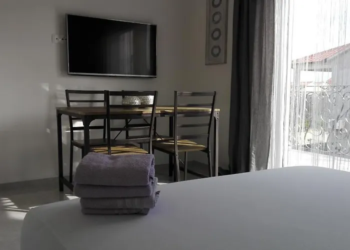 Mary Rose Apartment *